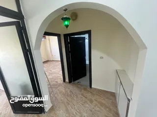  9 شقة فاخره و ذات اطلالة رائعة للايجار