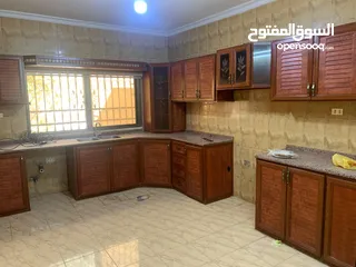  2 شقه شبه أرضي ضمن بيت مستقل التواصل عن طريق الواتساب فقط