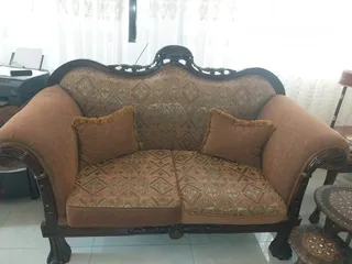  6 طقم كنب  خشب زان مكون من 7مقاعد  نظيف جدا بسعر مناسب