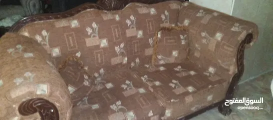  5 طقم كنب بحاله جيده مكون من 9 مقاعد