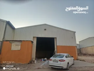  6 هناجر 300متر مع ساحة 700متر