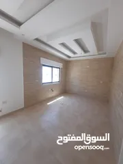  11 شقة طابق الارضي مع ترس منطقة فلل ومطلة  / ابو نصير بالقرب من مستشفى الرشيد