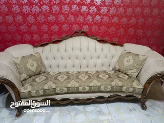  2 طقم كنب فخم بحاله ممتازه جدا  غير قابل للتفاوض