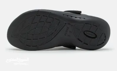  9 Crocs أصلي جديد للبيع بسعر مناسب جدا