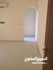  2 شقة سكنية للبيع في المعبيلة الثامنة في حي المكارم قريب من الجامعات والكليات وجامع المكارم