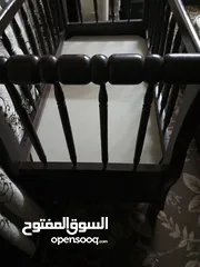  6 طاولة سفرة وسرير بيبي وطاولة وسط وسجادتين