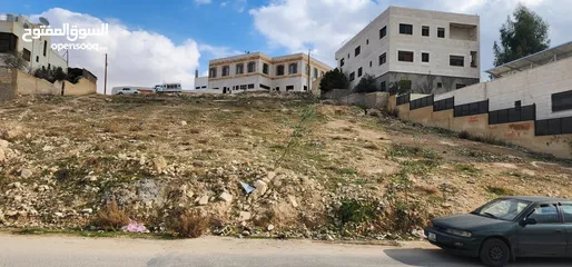  13 ارض مميزه و ذات إطلالة رائعه على الغرب للبيع من ألمالك مباشره  في اجمل مناطق  ألمرقب تستحق المشاهده