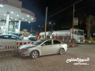  1 لانسر ماتور 1800للبيع