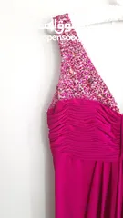  6 فستان طويل رسمي فوشيا اللون مستعمل للبيع size L