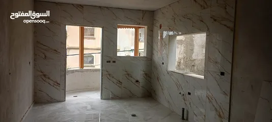  8 بليط يبحث عن عمل
