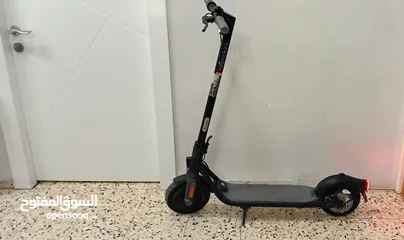  3 سكوتر كهربائي من شركة ninebot نوع سيجواي F25 المميز مع كل ملحقاته
