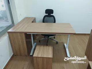  17 مكاتب مميزة  ارجل معدنية