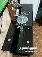  9 طاولة قزاز بحالة ممتازة جدًا قابلة للفك والتركيب بحالة الجديد ونوع القزاز ممتاز