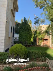  3 فيلا مستقلة للبيع الرابيه على مساحة ارض دونم تصلح لسكنتين  كل طابق 350 م