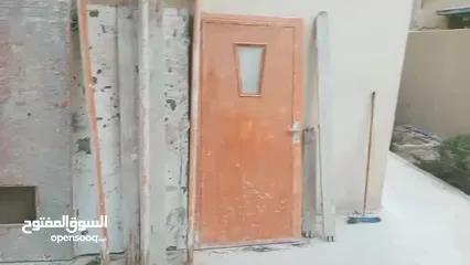  5 ابواب خشب مستعمل