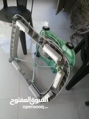  9 كرسي طعام +هزازه تشتغل على البطاريات السعر على التلفون+كراجه اطفال