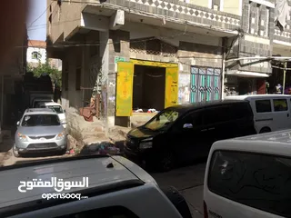  2 عرطة محل تجاري وسط مدينة اب جوار مستشفى الثوره مساحة عشره متر في اربعه وارتفاعه 8متر وتقدر تساويه مع