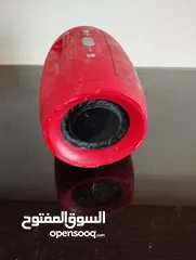  2 سماعة مكبر الصوت بلوتوث بلون احمر شغالة 100٪ ويمكن تشغيل الراديو FM بها بحالة ممتازة بسعر مغري