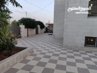 19 منزل مستقل ومطل للبيع واجهات حجر ومنطقة هادئة جداً وقريب من جميع الخدمات