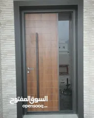  3 Luxury, entrance door