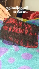  1 لونها اسود محفظه