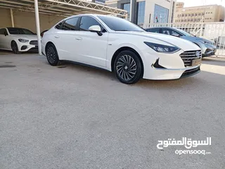  18 SONATA HYBRID 2020 ابيض لؤلؤي كوري  عداد 32 الف كيلو