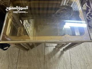  7 طاولة سفره مع لوح سكريت و 10كراسي مع بيرو ومع  وكومادينا  طقم مغربي مع طاولتين وسط خشب زان حفر