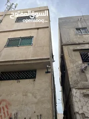  6 مستودع طابقين + شقتين للسكن+ برج اتصالات على السطع مؤجر مخيم الزرقاء قرب مدارس وكالة الغوث
