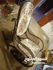  3 كرسي هزاز جميل كلاسيك استخدام نظيف جدا مع طاولة زجاج قوية وثقيلة  الاثنان معا