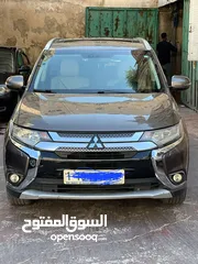  5 متسوبيشي اوتلاندر 2016  يداولى.    4x4 بنزين ماطور 2000.       7ركاب    فحص ممتا