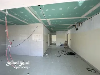 5 شقق جديده طريق المطار  ضاحيه الأمير علي  بالقرب بيت المقدس يوجد ثالث مع روف
