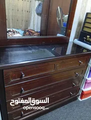  1 غرفة نوم تفصيل بحاجة لدهان فقط الغرفة بحالة جيدة جدا اللون بني  للبيع