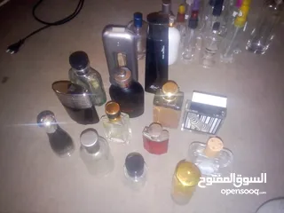  2 زجاجات عطر فارغه للبيع للي بركبو عطور وبيشنغلو فيهم