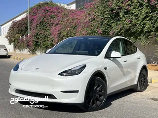  1 Tesla model Y 2023