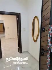  19 شقه 170م طابق اول فني للبيع على شارع البترا بالقرب من كازيه الرجوب واربد مول قراند