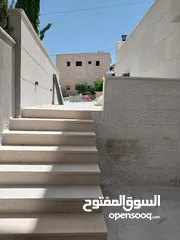  2 الكرسي 210م مع حديقة 120م وكراج خاص بسعر مغري