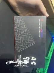  1 سوتشات بلون الاحمر