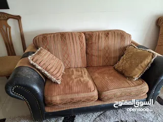  2 كنب للبيع  بحالة جيد