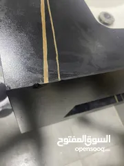  2 مغسله عصريه للبيع بسعر مغري فيه نقرتين صغار موضحات بصوره
