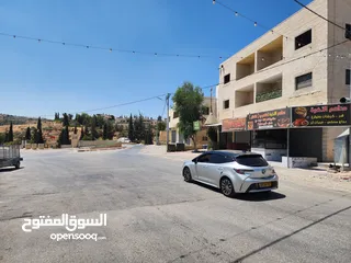  3 محل للايجار على شارع المنطقة الصناعية جناتا