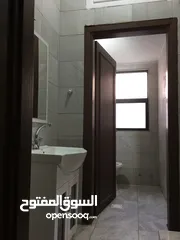  16 شبه فيلا فارغة للايجار