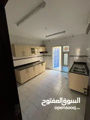  8 فلل للبيع في مجمع سكني