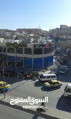  12 مجمع تجاري للإيجار بدون خلو في موقع مميز في الزرقاء حي معصوم الشارع الرئيسي جوار دوار معصوم