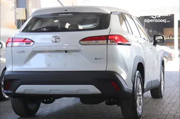  6 TOYOTA COROLLA CROSS 2024