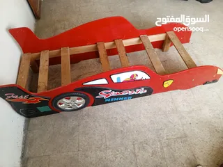  30 تختين على شكل هيكل سيارة مستعملة للبيع