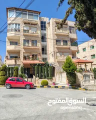  1 شقة للبيع  في موقع مميز في الجاردنز (غرفتين نوم) خلف المدارس العمرية