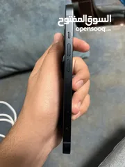  11 ايفون 13 للبيع الجهاز مش ناقصه اشي بل مره كل قطعه اصليه و وافحص وين ما بدك ومعاه كرتونه تبعته