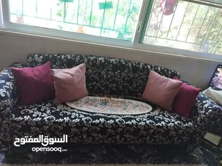  24 طاولة وسطية وتنين جنبيات وتنتين كنب مكاتب لف وكرسين انتيكا خشب قديم مدهون ومنجد مودرن