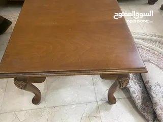  5 قنفات خشم اصلي اربع كراسي و قنفه 3 مقعد و قنفه 2 مقعد مع طبلات ثنين و وحده وسطيه كبيره