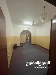  3 شقة واسعه ف العذيبه قريبه من بنك وطني العماني